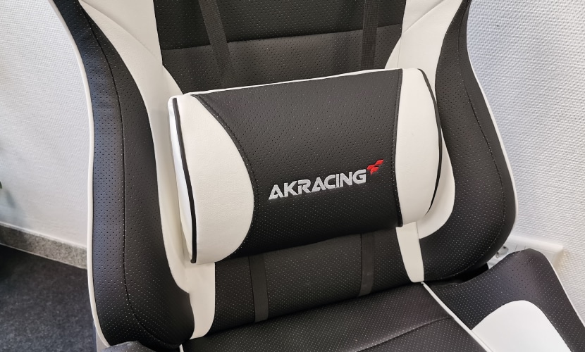 Lumbar cushion of acracing chair in test