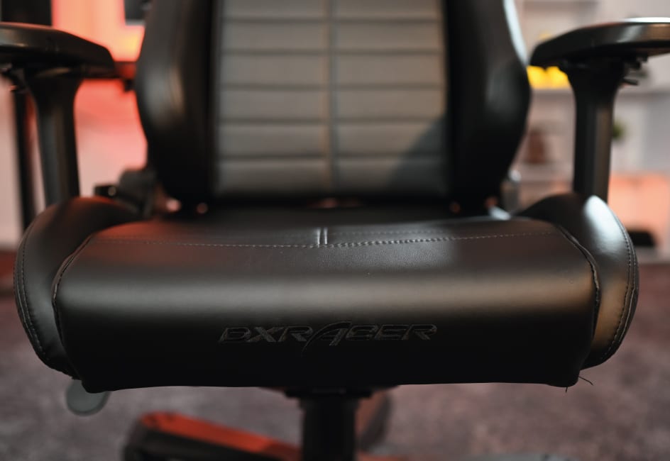 seat-flats-dxracer-master-barely-side-cheeks